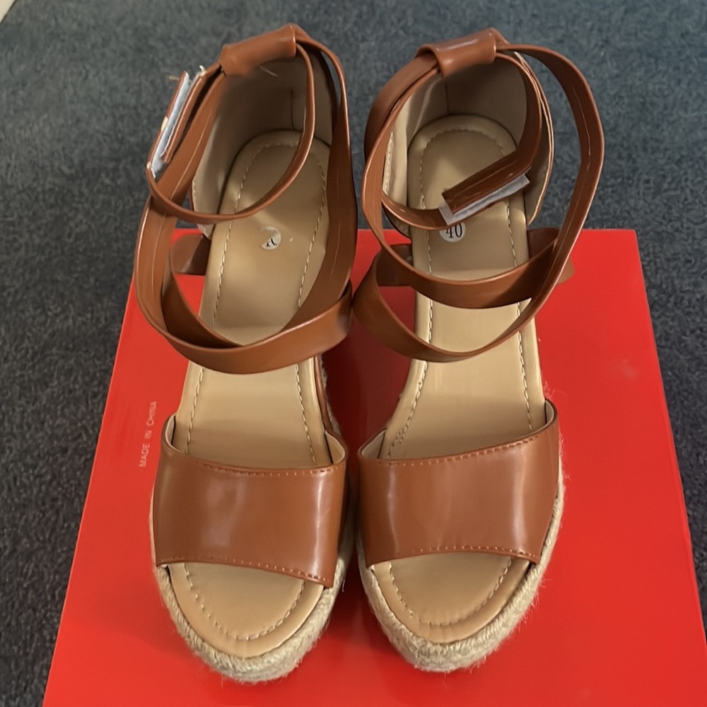 Espadrilles - Picture 2 of 3